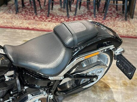 2023 Harley-Davidson Fat Boy, чёрный, 3600000 рублей, вид 4