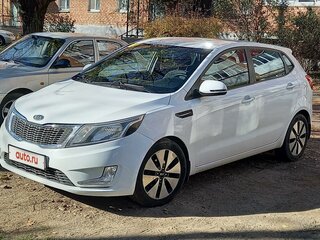 2015 Kia Rio 6-speed III, белый, 1050000 рублей, вид 1