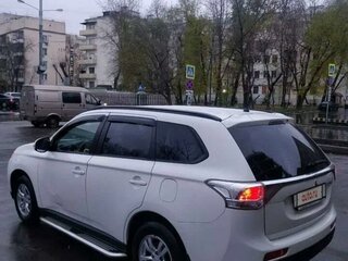 2012 Mitsubishi Outlander III, белый, 1400000 рублей, вид 4