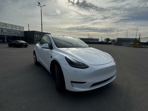 2023 Tesla Model Y Long Range I, белый, 5600000 рублей - вид 2