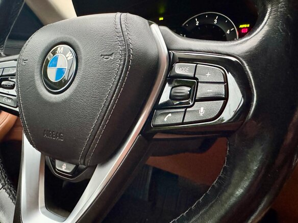 2017 BMW 5 серии 520d xDrive VII (G30/G31/G38), серый, 2600000 рублей - вид 7