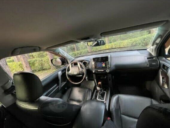 2010 Toyota Land Cruiser Prado 150 Series, чёрный - вид 4