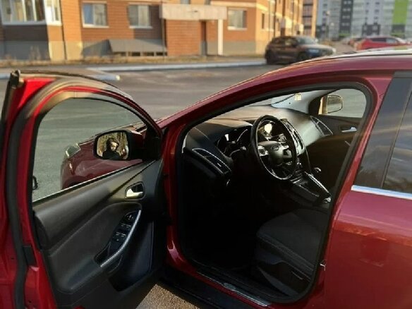 2012 Ford Focus III, красный, 1000000 рублей - вид 5