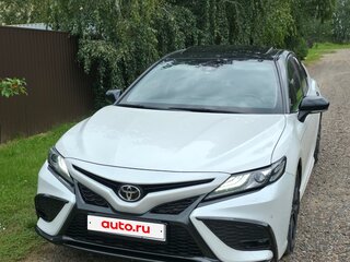 2022 Toyota Camry VIII (XV70) Рестайлинг, белый, 3500000 рублей, вид 3