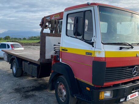 1988 Mercedes-Benz 809, красный, 1000000 рублей, вид 2