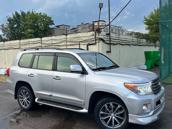 2012 Toyota Land Cruiser 200 Series Рестайлинг 1, серебристый, 3700000 рублей