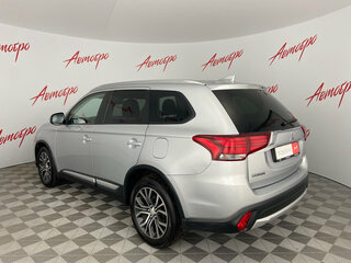 2018 Mitsubishi Outlander III Рестайлинг 2, серебристый, 1784000 рублей, вид 3