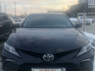 2021 Toyota Camry VIII (XV70) Рестайлинг, чёрный, 2700000 рублей, вид 2