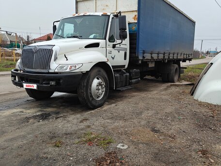 2003 International 4000 Series, белый, 1100000 рублей, вид 1