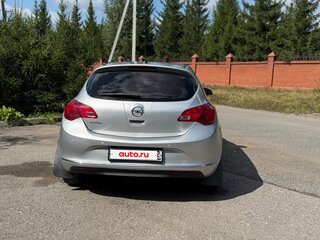 2012 Opel Astra J Рестайлинг, серебристый, 799999 рублей, вид 2