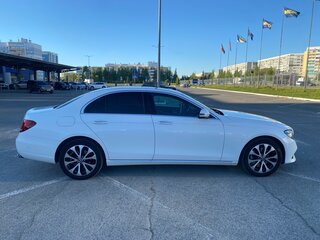 2017 Mercedes-Benz E-Класс 220 d V (W213, S213, C238), белый, 4500000 рублей, вид 3