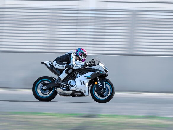 2026 CFMoto 675SR-R, белый, 769410 рублей - вид 7