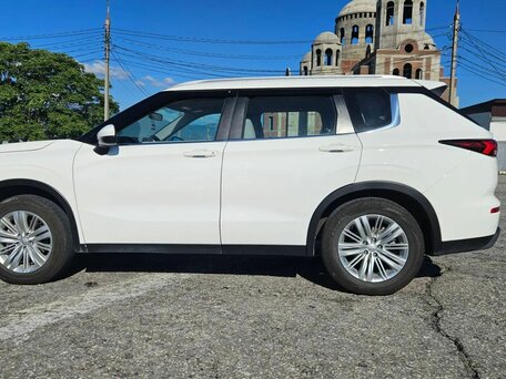2022 Mitsubishi Outlander IV, белый, 3200000 рублей, вид 5