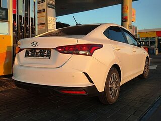 2021 Hyundai Solaris II Рестайлинг, белый, 1850000 рублей, вид 3