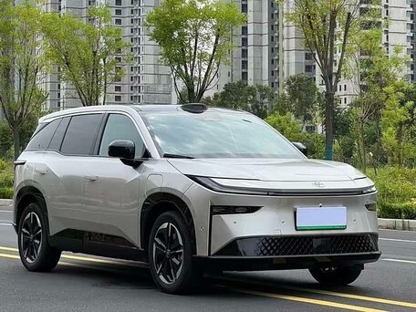2026 Toyota bZ3X 58.3 kWh, серебристый, 2970000 рублей, вид 2