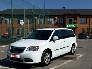 2013 Chrysler Town & Country V Рестайлинг, белый, 1950000 рублей, вид 1