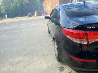 2015 Kia Rio III Рестайлинг, чёрный, 930000 рублей, вид 5