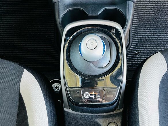 2018 Nissan Note e-Power II Рестайлинг, серый, 1480000 рублей - вид 15