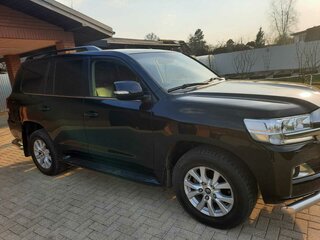 2017 Toyota Land Cruiser 200 Series Рестайлинг 2, чёрный, 5500000 рублей, вид 3