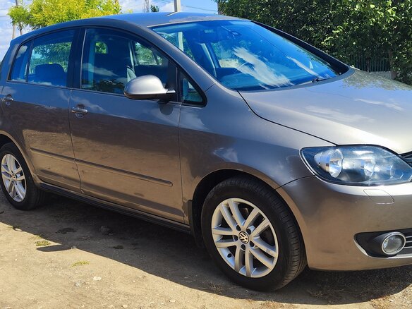 2010 Volkswagen Golf Plus II, коричневый, 800000 рублей - вид 1