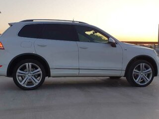 2013 Volkswagen Touareg II, белый, 4300000 рублей, вид 4