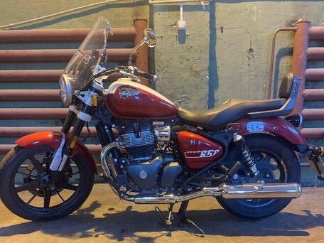 2024 Royal Enfield Super Meteor, красный, 680000 рублей, вид 4