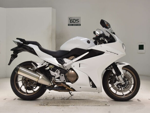 2015 Honda VFR 800, белый, 750000 рублей - вид 5