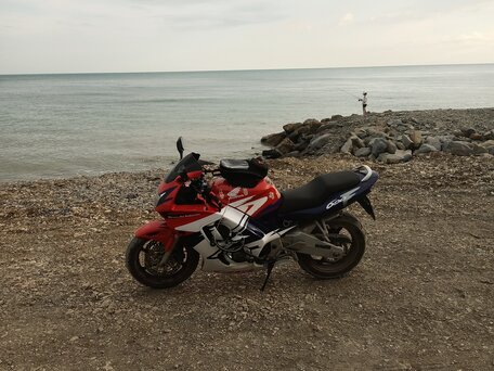 1998 Honda CBR 600F, красный, 320000 рублей, вид 1