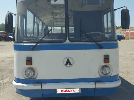 1997 ЛАЗ 695, белый, 650000 рублей, вид 1