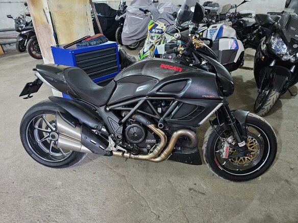 2011 Ducati Diavel Carbon, чёрный
