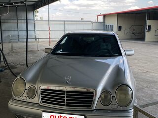 1996 Mercedes-Benz E-Класс 230 II (W210, S210), серебристый, 500000 рублей, вид 3