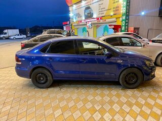 2018 Volkswagen Polo V Рестайлинг, синий, 1150000 рублей, вид 2