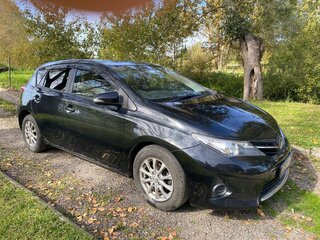 2015 Toyota Auris II Рестайлинг, чёрный, 1050000 рублей, вид 1