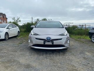2016 Toyota Prius IV (XW50), серебристый, 1400000 рублей, вид 1