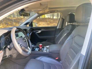 2018 Volkswagen Touareg III, коричневый, 5500000 рублей, вид 5