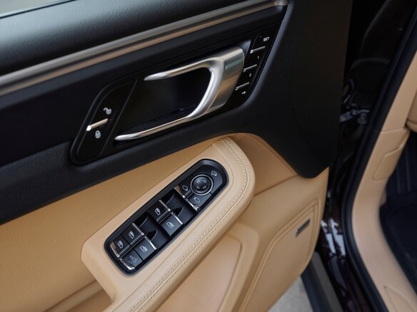 2018 Porsche Macan I, коричневый, 4950000 рублей - вид 19