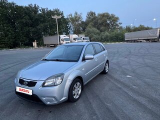 2010 Kia Rio II Рестайлинг, серебристый, 535000 рублей, вид 1