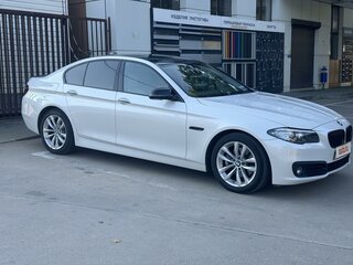 2016 BMW 5 серии 520i VI (F10/F11/F07) Рестайлинг, белый, 2300000 рублей, вид 4