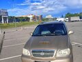 2004 Kia Carnival I Рестайлинг, бежевый, 620000 рублей - вид 2