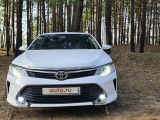 2016 Toyota Camry VII (XV50) Рестайлинг, белый, 2400000 рублей, вид 2