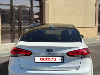 2017 Kia Cerato III Рестайлинг (Classic), белый, 1390000 рублей, вид 5
