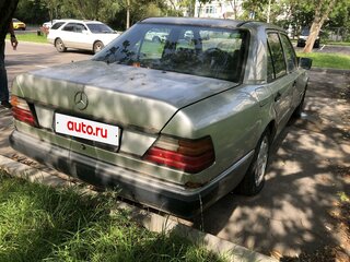 1993 Mercedes-Benz E-Класс 200 I (W124), серебристый, 200000 рублей, вид 3