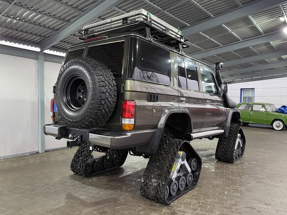 1993 Toyota Land Cruiser 70 Series, коричневый, 7499000 рублей - вид 4