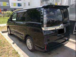2016 Toyota Voxy III (R80), чёрный, 2000000 рублей, вид 4
