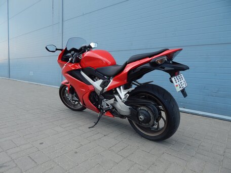2014 Honda VFR 800, красный, 690000 рублей, вид 5