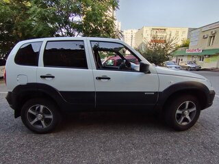 2015 Chevrolet Niva I Рестайлинг, белый, 699000 рублей, вид 4