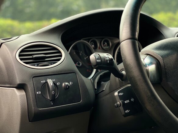 2010 Ford Focus II Рестайлинг, чёрный - вид 11