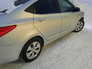 2016 Hyundai Solaris I Рестайлинг, серебристый, 1080000 рублей, вид 5
