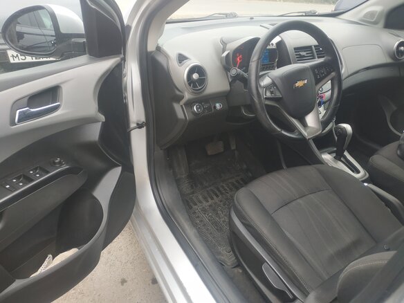 2013 Chevrolet Aveo II, серебристый - вид 13