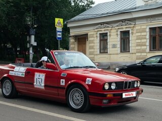 1988 BMW 3 серии 325i II (E30), красный, 3000000 рублей, вид 5